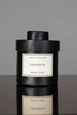 MAD ET LEN Bougie D‘Apothicaire candle 300g graphite 1